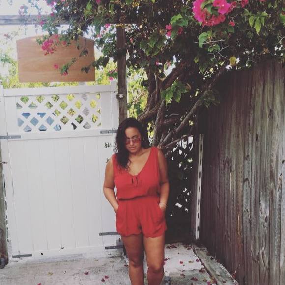 Meet your Posher, Nicole - Picture 1 of 1